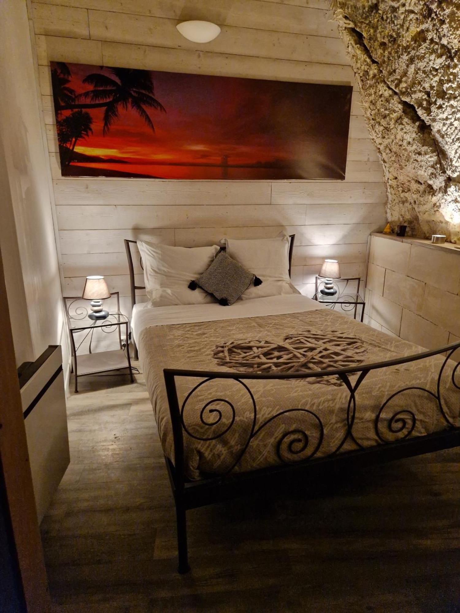 Chambres D'Hotes Troglodytes Le Clos De L'Hermitage Amboise Ruang foto